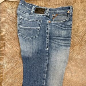 Men’s Ariat relaxed fit boot cut blue jeans. Size 36x36.